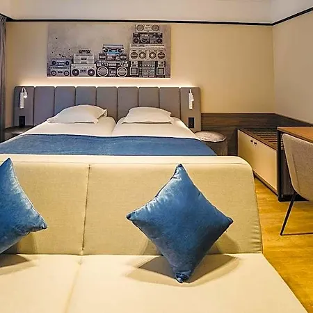 Ostend Hotel 3* אוסטנדה