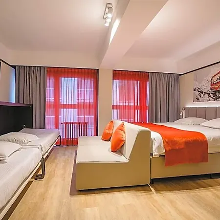 Ostend Hotel מלון