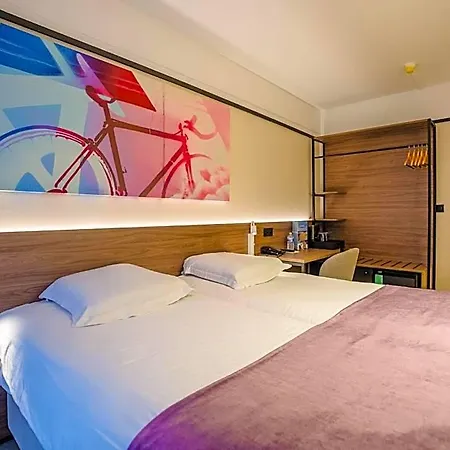 מלון Ostend Hotel 3*