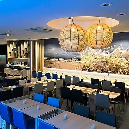 מלון Ostend Hotel